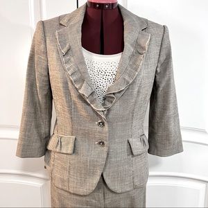 Vintish White House Black Market ruffle linen look blazer size 10